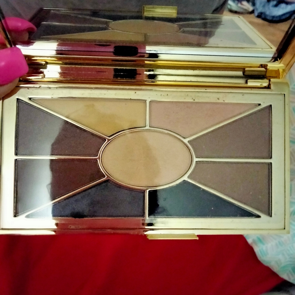 Makeup - Picture 4 of 5